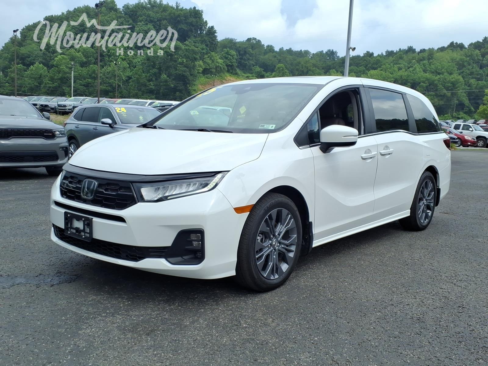 2025 Honda Odyssey Touring FWD