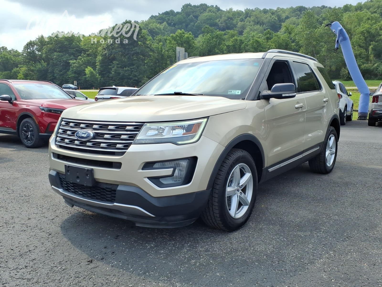  2017 Ford Explorer XLT AWD   