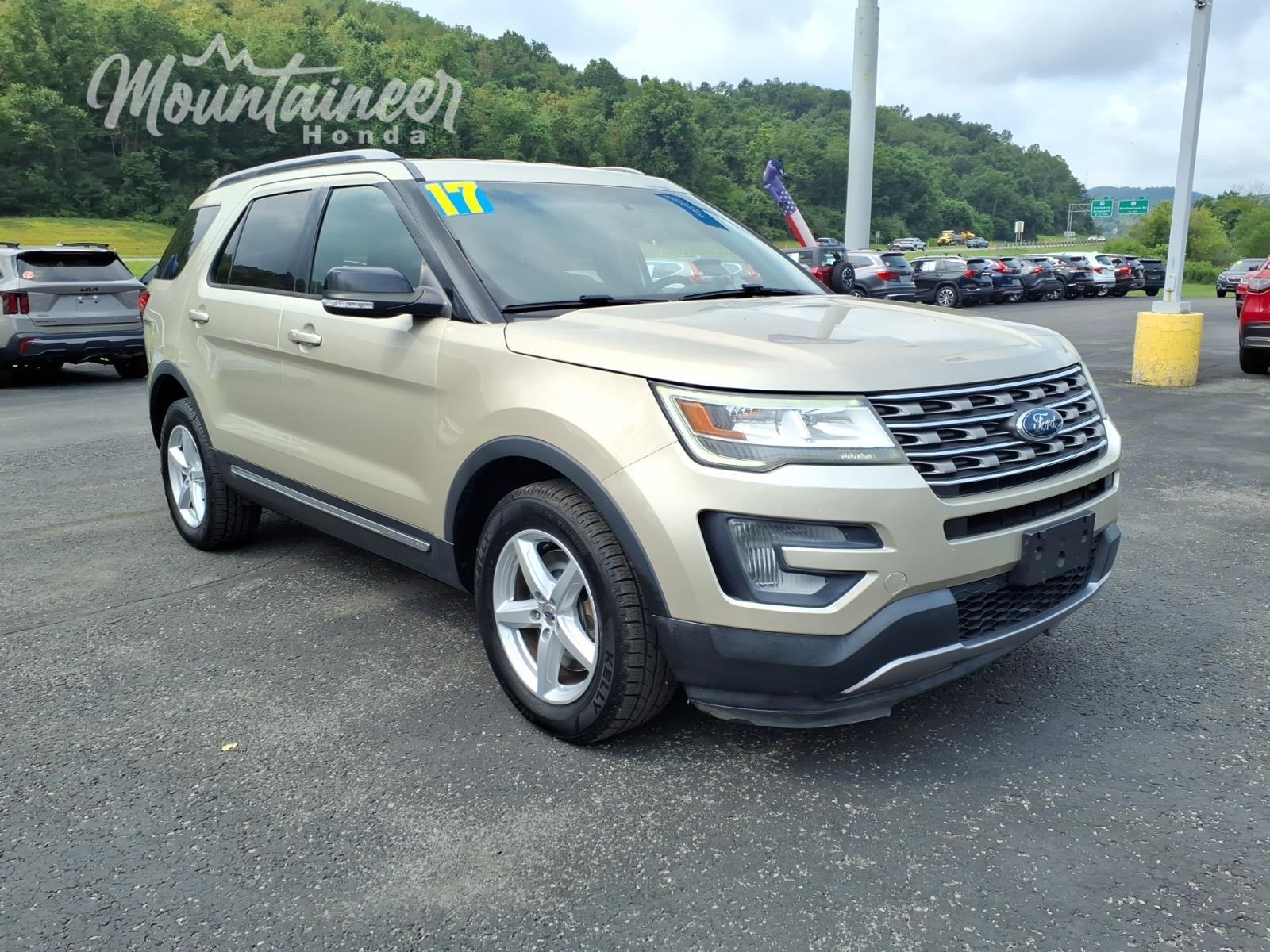  2017 Ford Explorer XLT AWD   