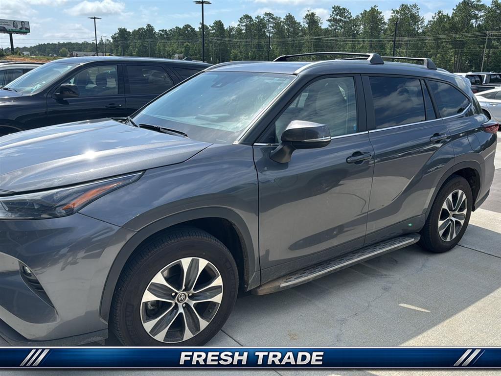 Magnetic Gray Metallic 2025 Toyota Highlander SUV / Crossover Front-Wheel Drive 8-Speed Automatic