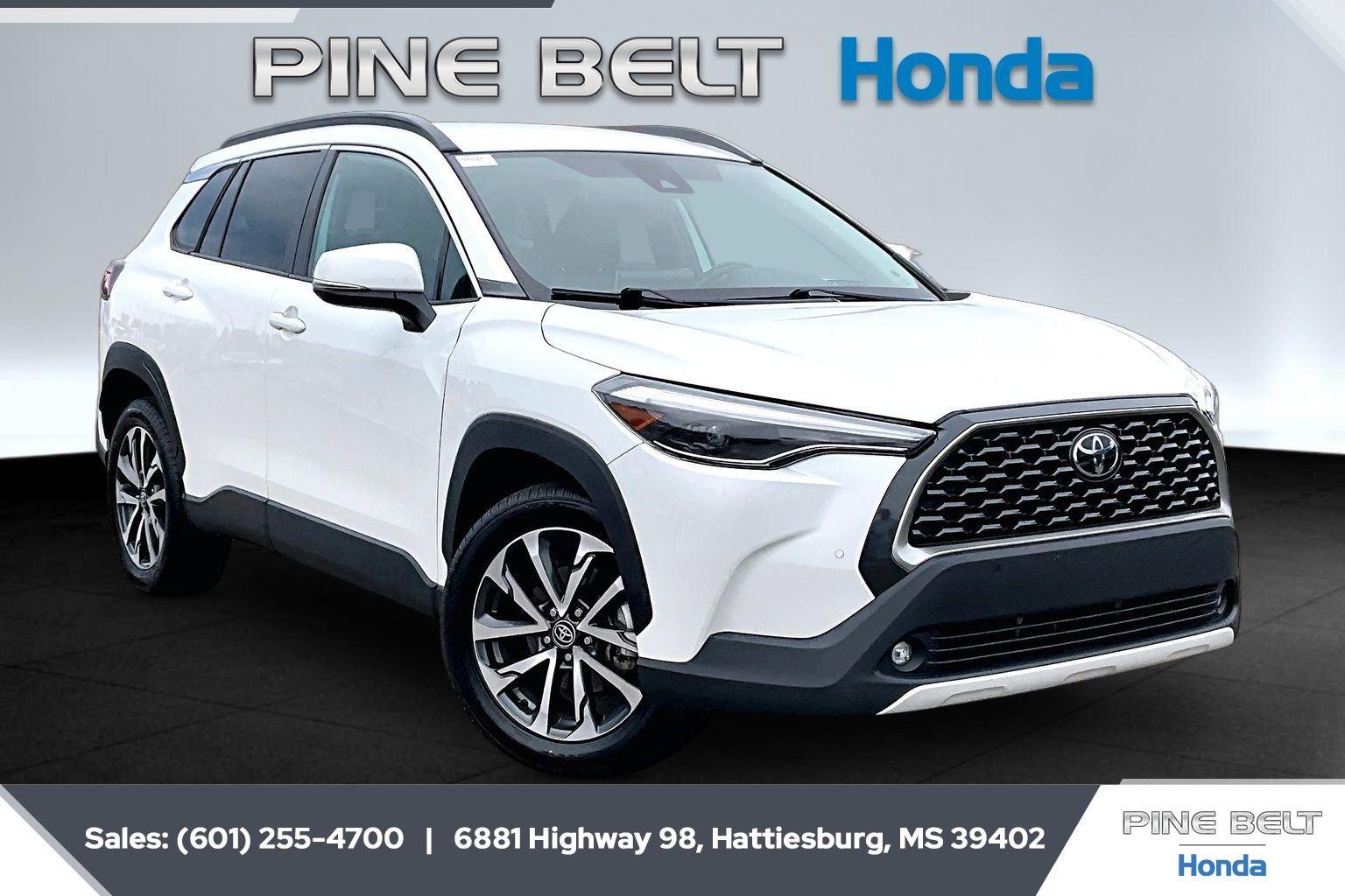 White (Wind Chill Pearl) 2022 Toyota Corolla Cross XLE FWD SUV / Crossover Front-Wheel Drive Continuously Variable Transmission