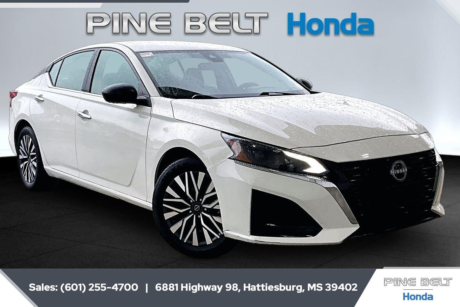 Glacier White 2025 Nissan Altima Sedan Front-Wheel Drive Continuously Variable Transmission