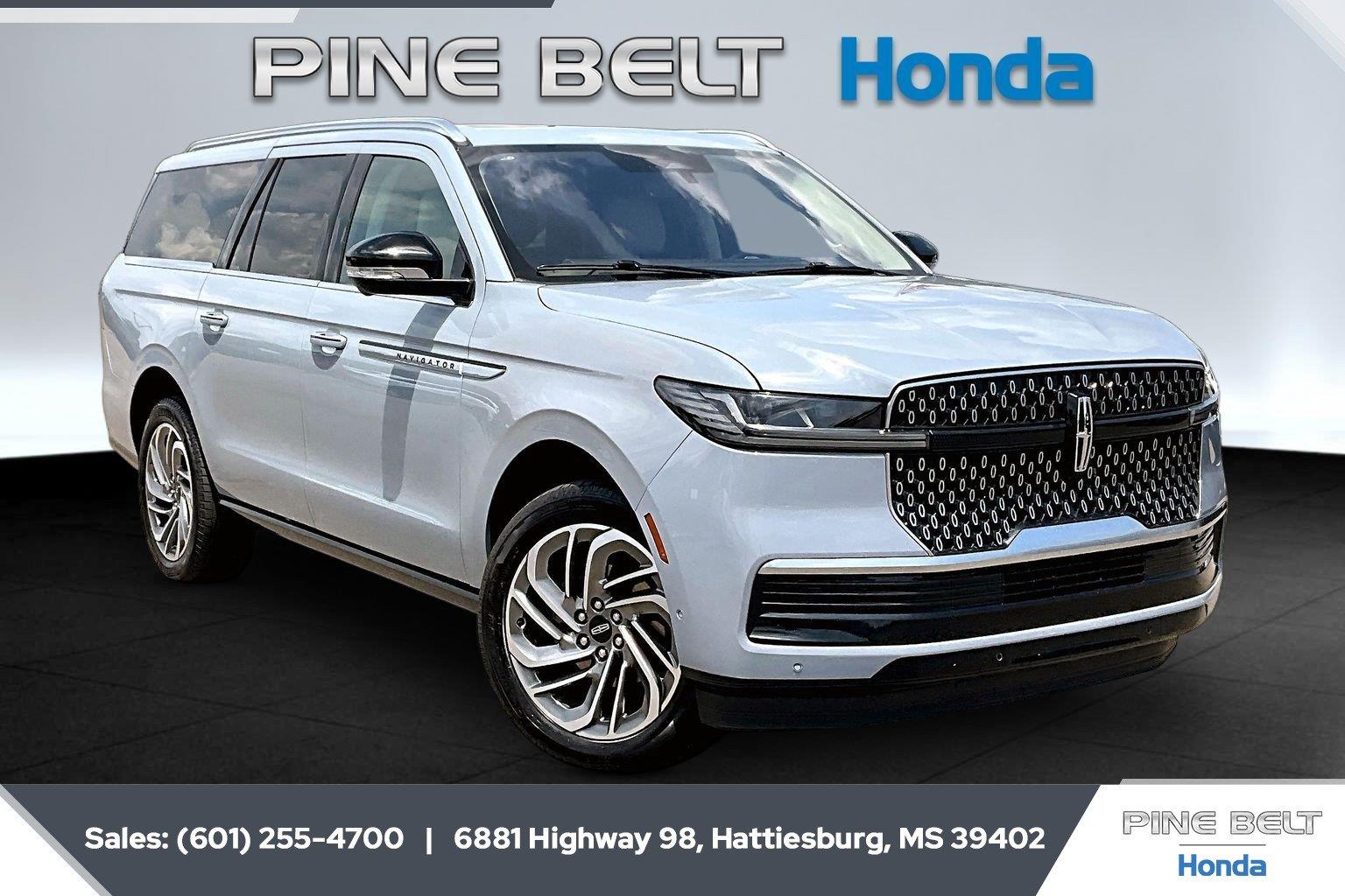 Gray Mist Metallic Tri-Coat 2025 Lincoln Navigator SUV / Crossover Four-Wheel Drive Automatic