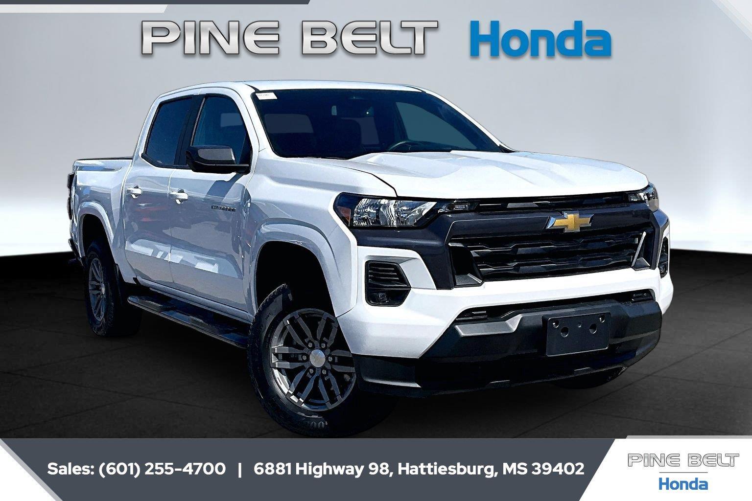 Summit White 2024 Chevrolet Colorado Pickup Truck Four-Wheel Drive 8-Speed Automatic