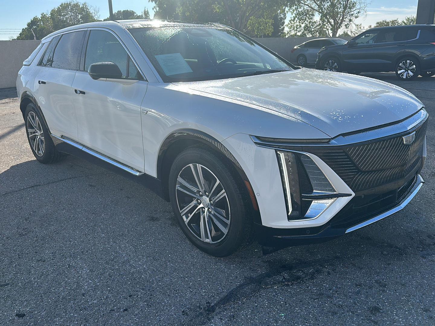 Crystal White Tricoat 2024 Cadillac LYRIQ SUV / Crossover Rear-Wheel Drive Automatic