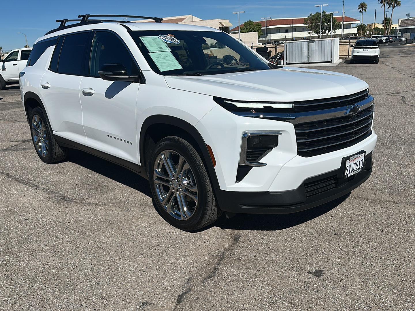 Summit White 2025 Chevrolet Traverse SUV / Crossover Front-Wheel Drive 8-Speed Automatic