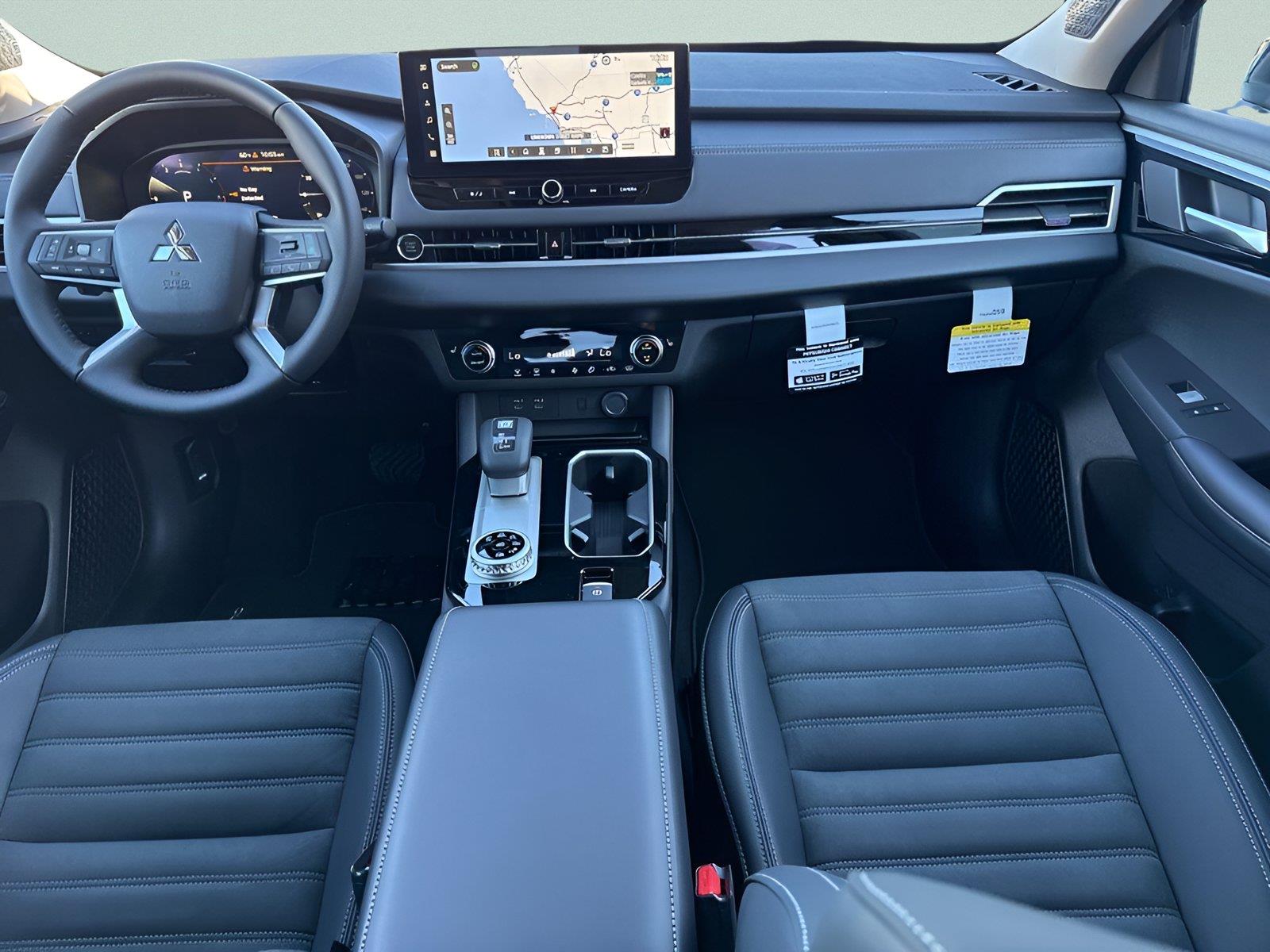 2025 Mitsubishi Outlander SE - Photo 24
