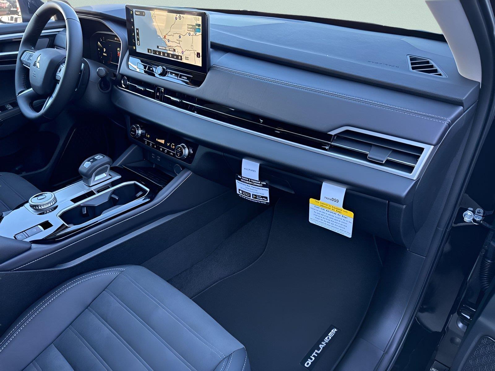 2025 Mitsubishi Outlander SE - Photo 25