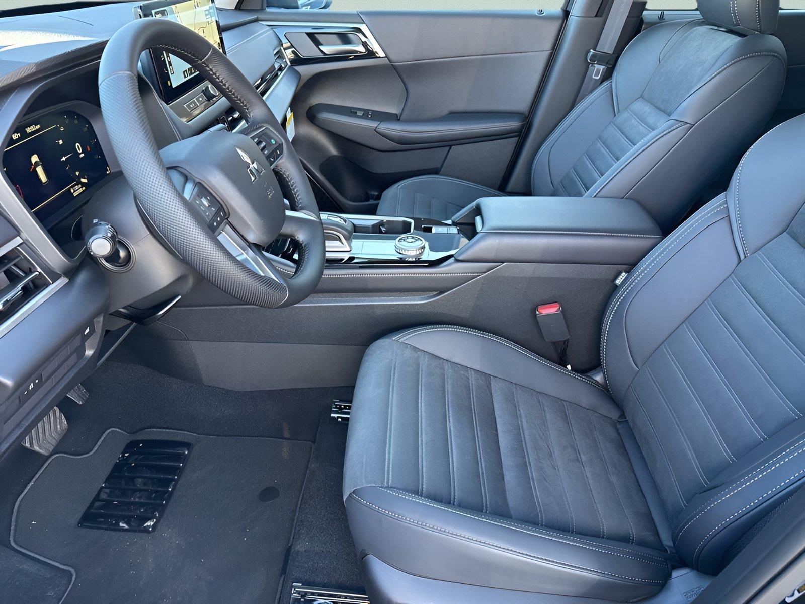 2025 Mitsubishi Outlander SE - Photo 26