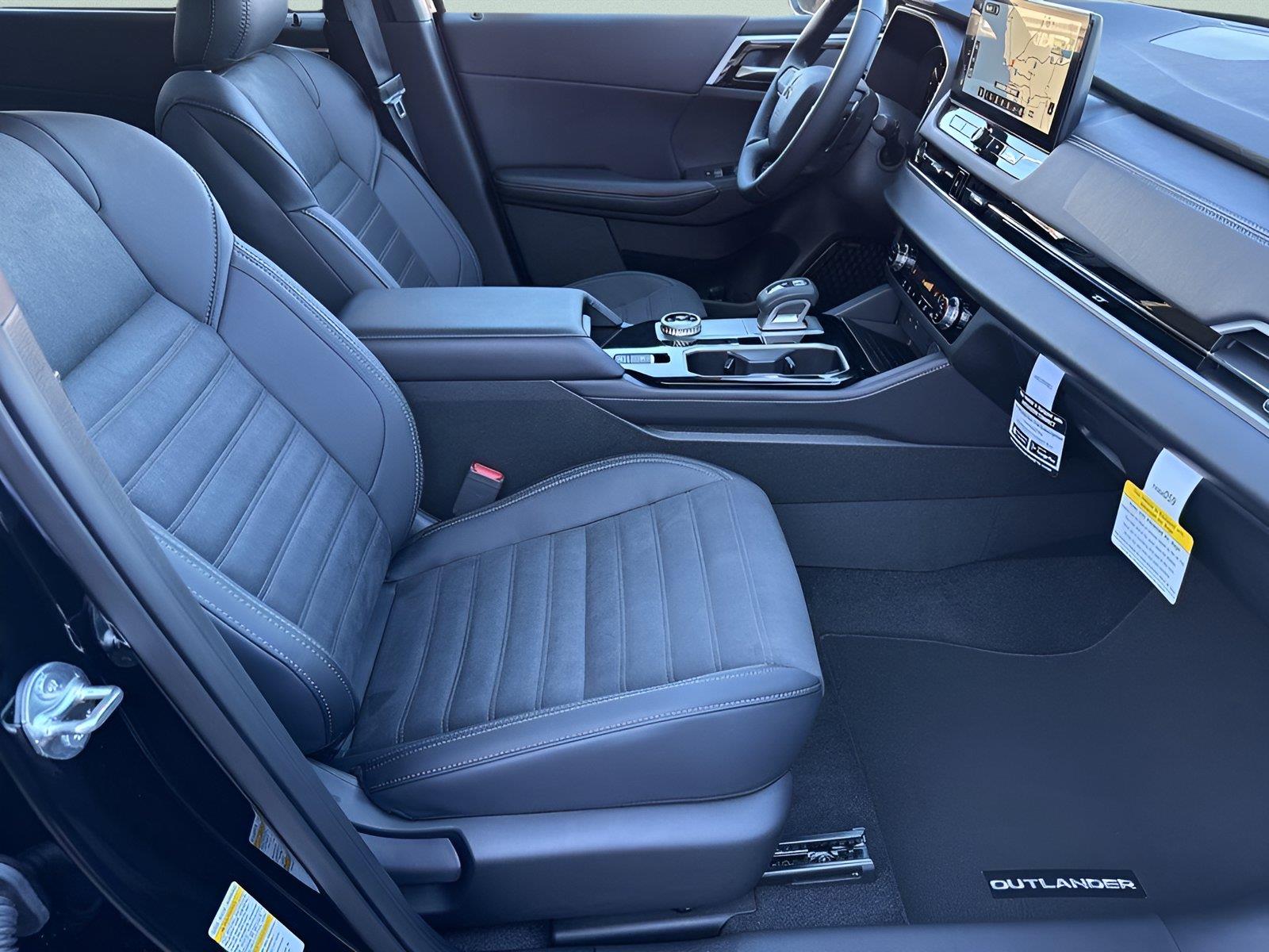2025 Mitsubishi Outlander SE - Photo 27