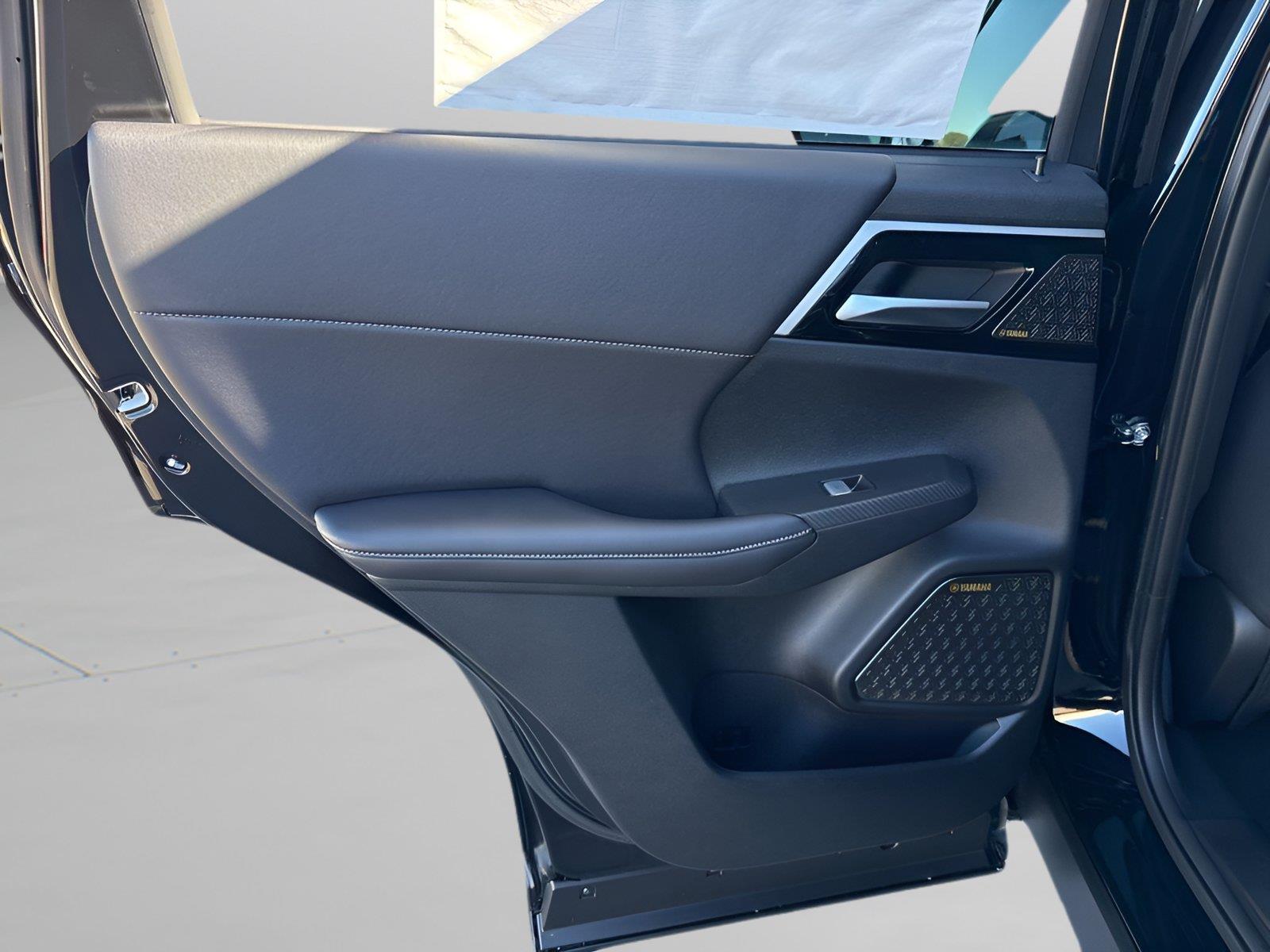 2025 Mitsubishi Outlander SE - Photo 33