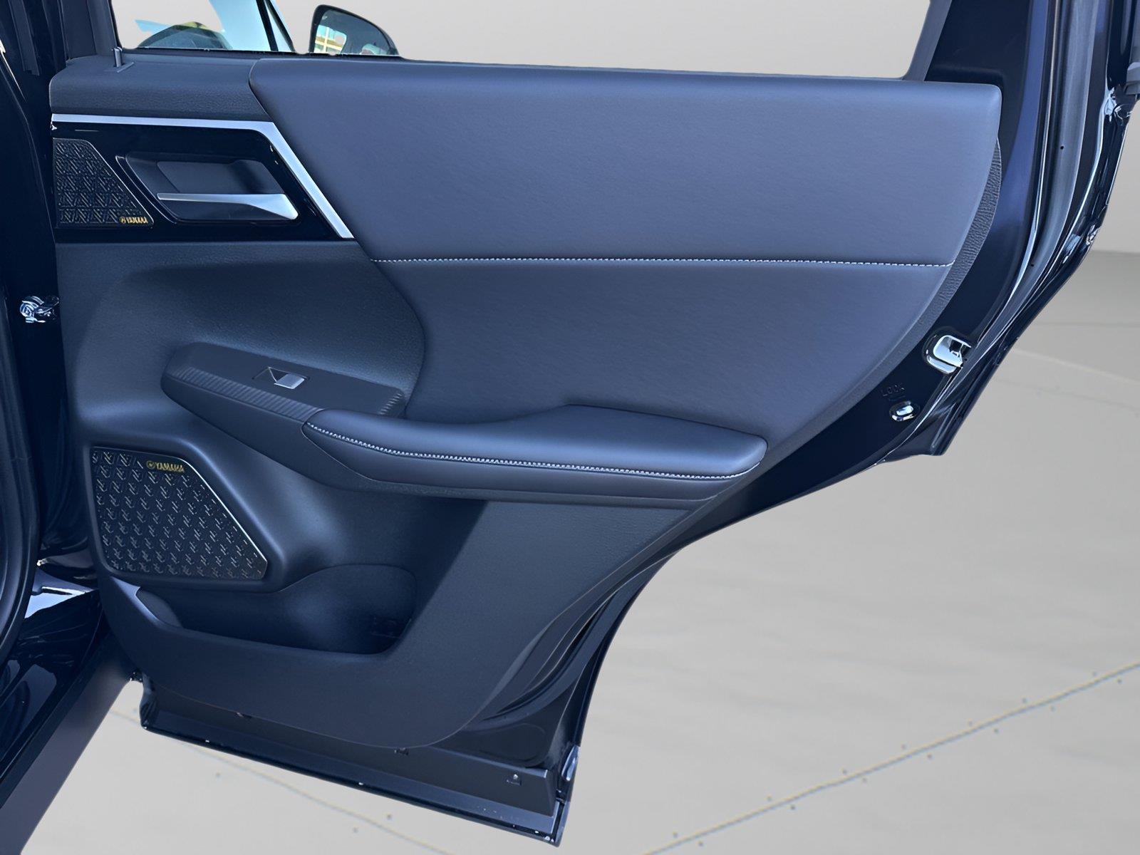 2025 Mitsubishi Outlander SE - Photo 34