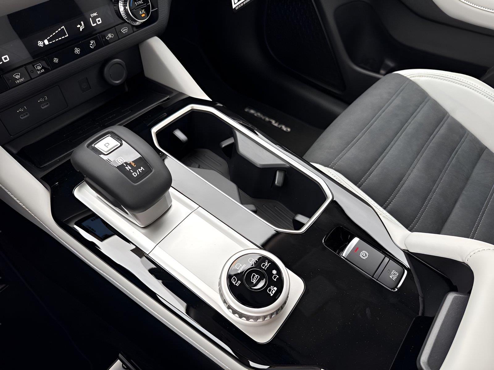 2025 Mitsubishi Outlander SE - Photo 20
