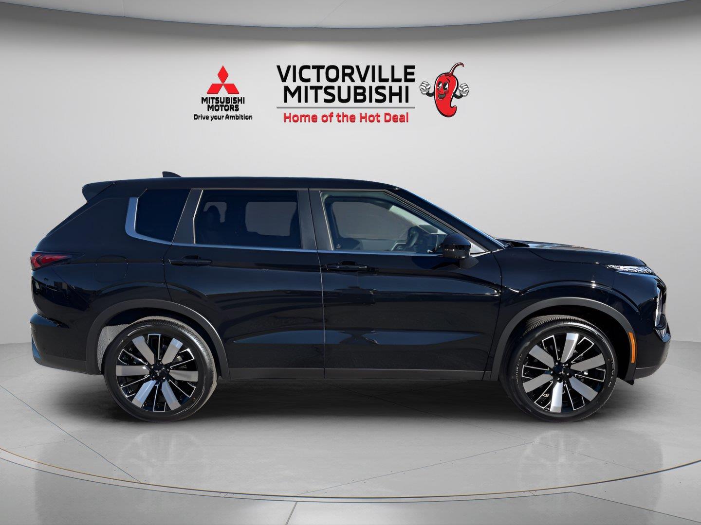 2025 Mitsubishi Outlander SE - Photo 11