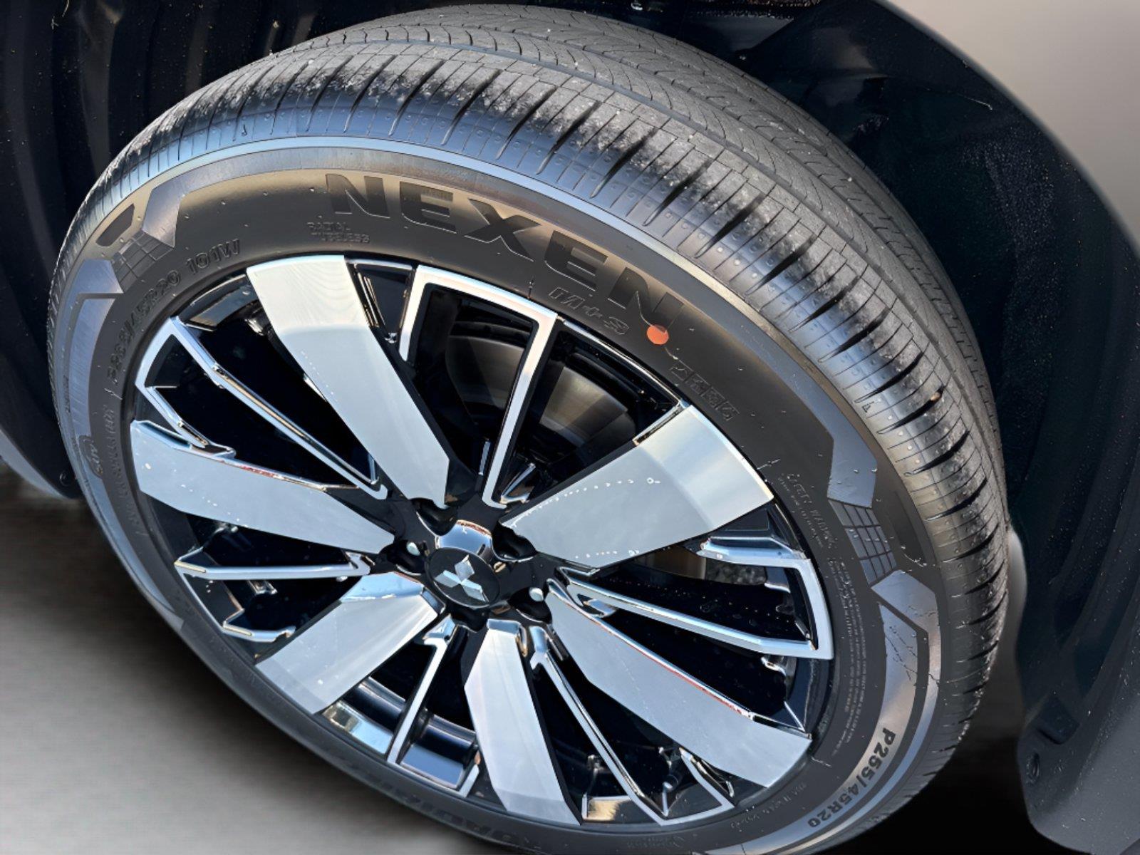 2025 Mitsubishi Outlander SE - Photo 13