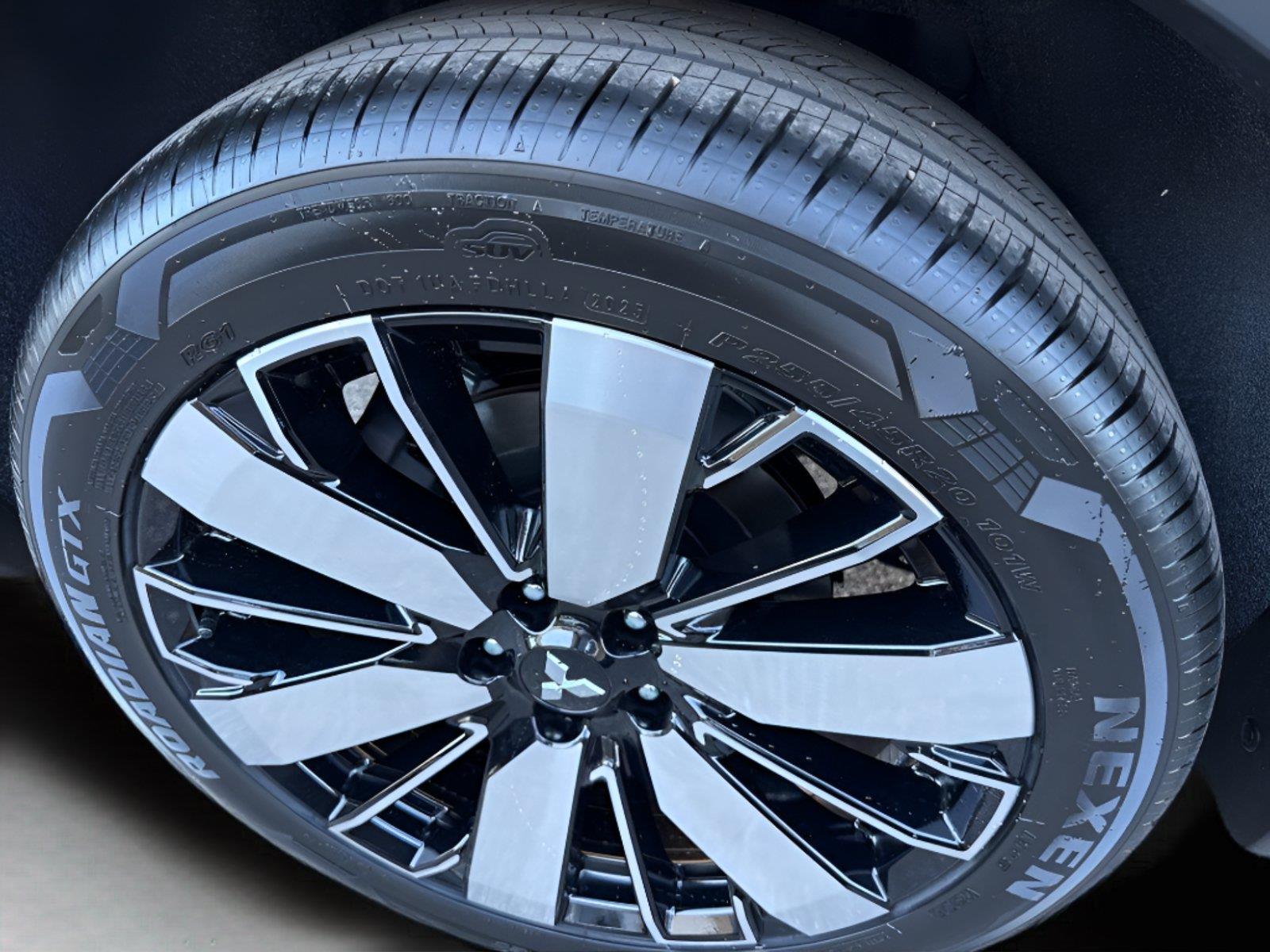 2025 Mitsubishi Outlander SE - Photo 15