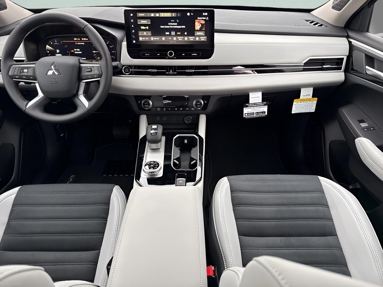 2025 Mitsubishi Outlander SE - Photo 22