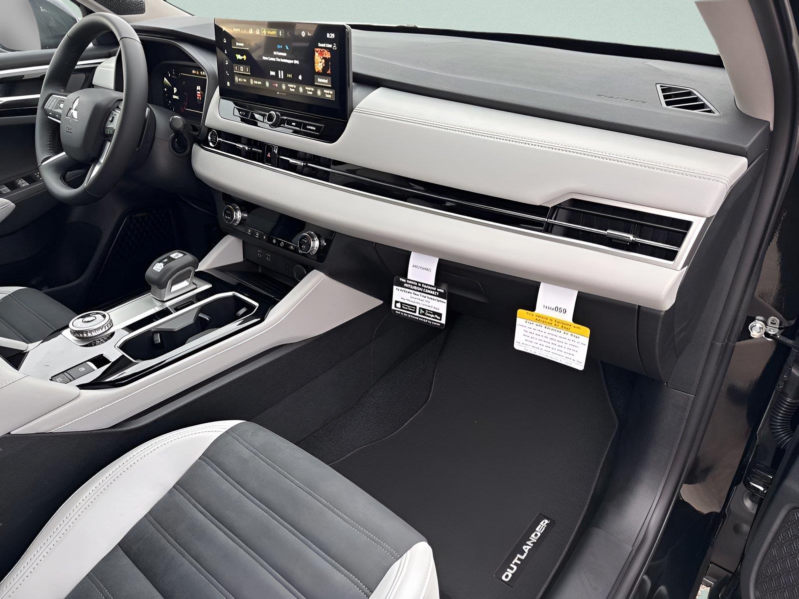 2025 Mitsubishi Outlander SE - Photo 23