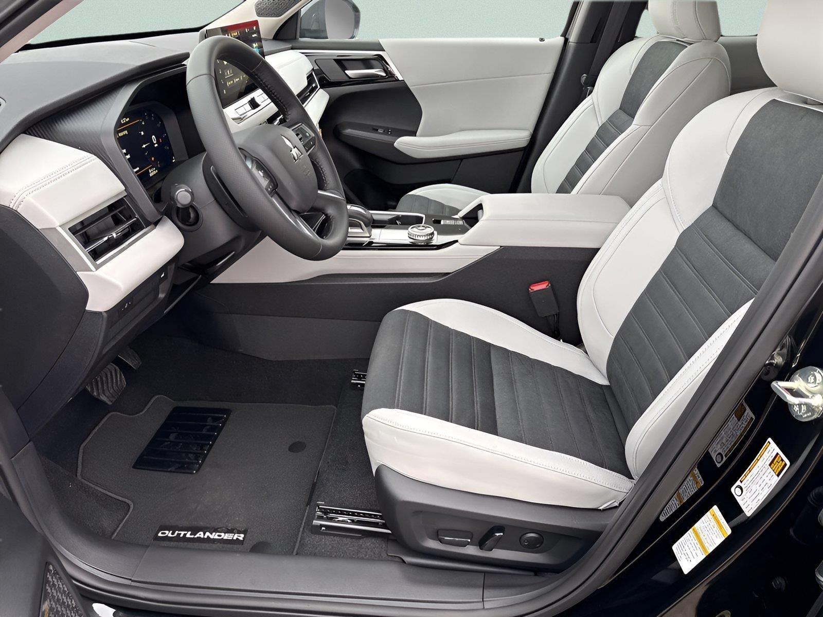 2025 Mitsubishi Outlander SE - Photo 24