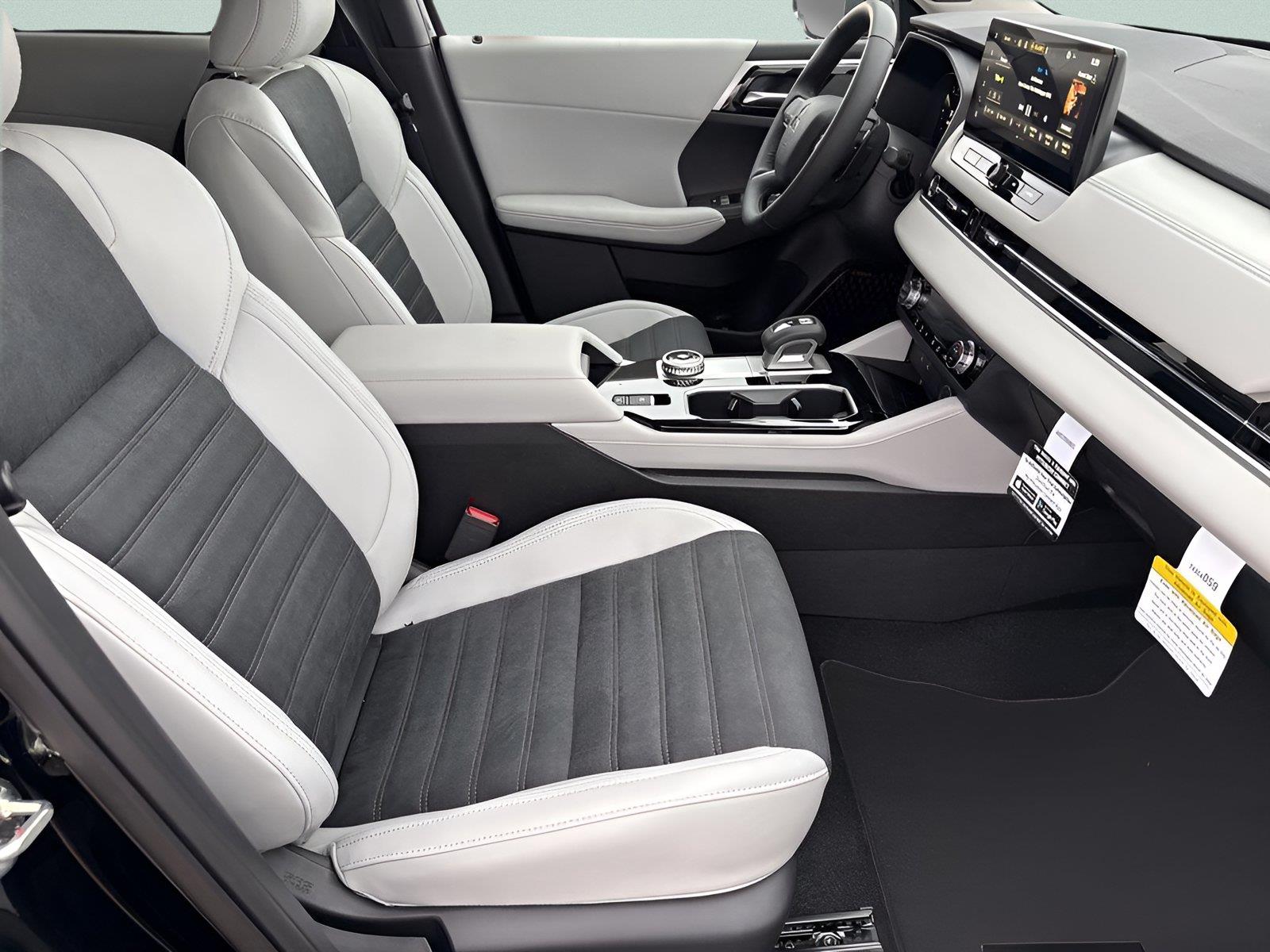 2025 Mitsubishi Outlander SE - Photo 25
