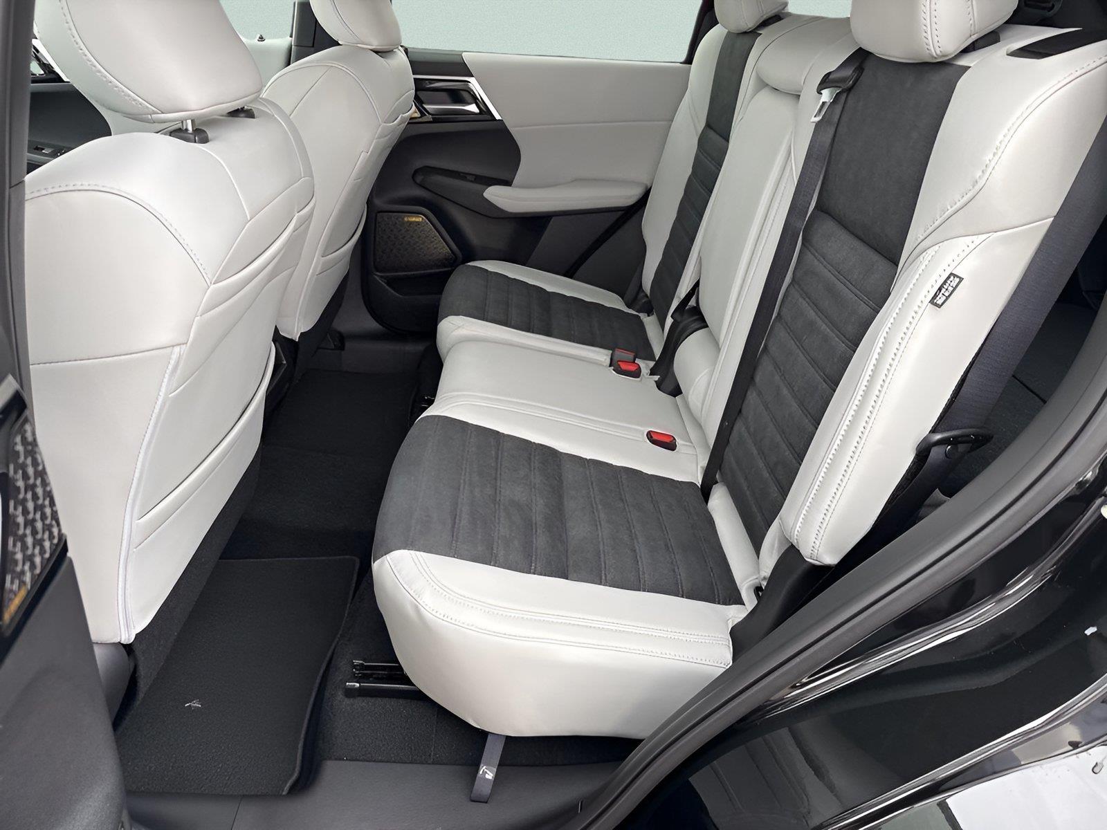 2025 Mitsubishi Outlander SE - Photo 26