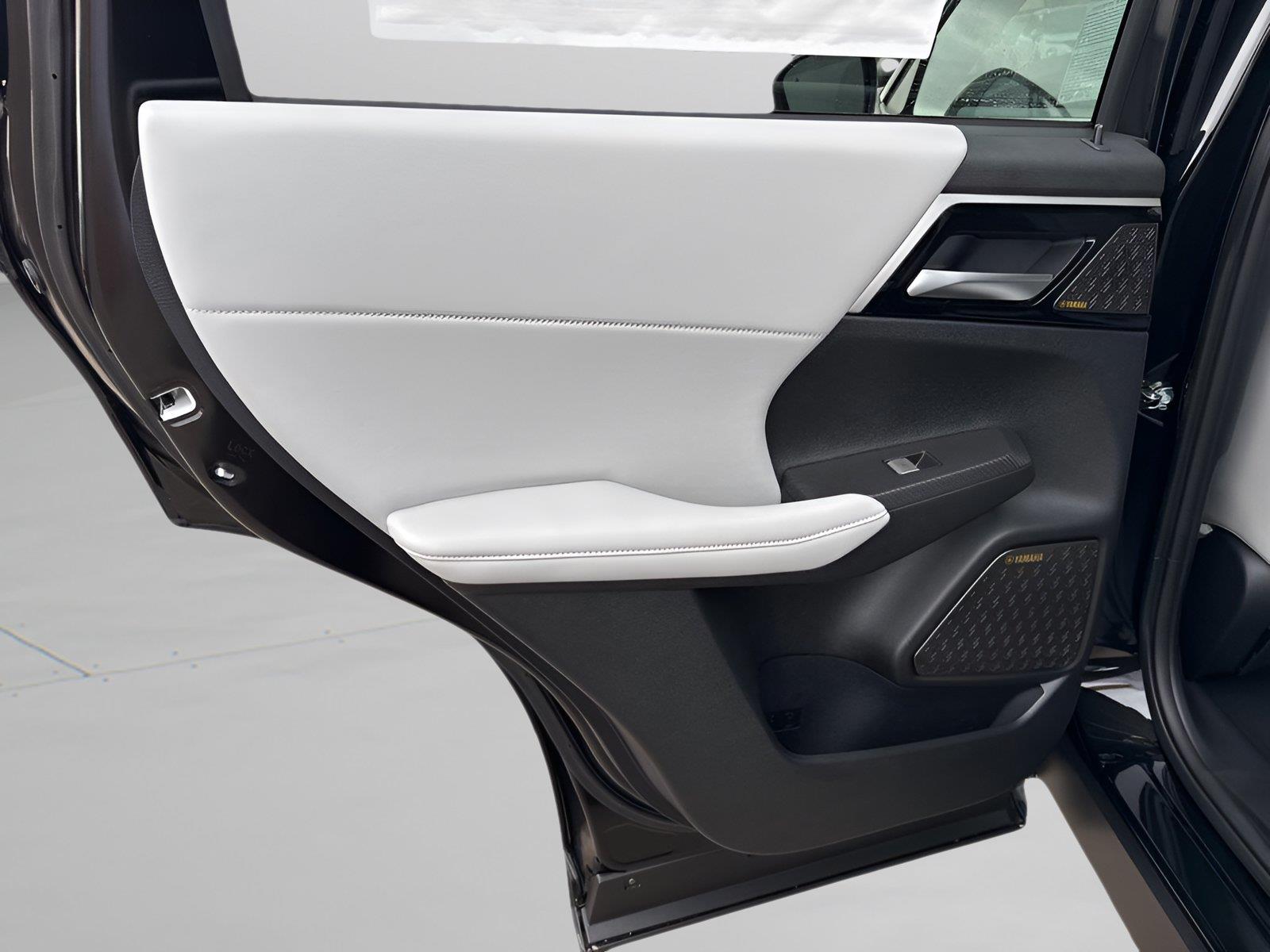 2025 Mitsubishi Outlander SE - Photo 31