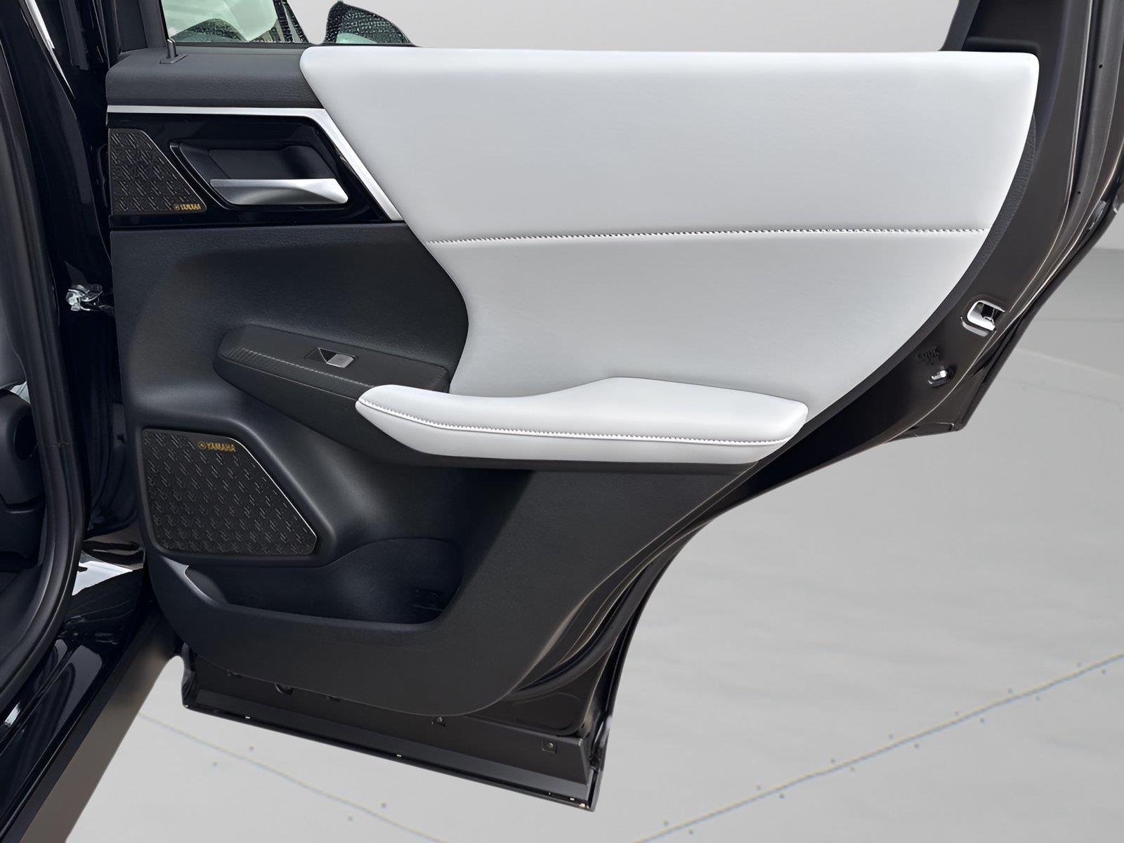 2025 Mitsubishi Outlander SE - Photo 32