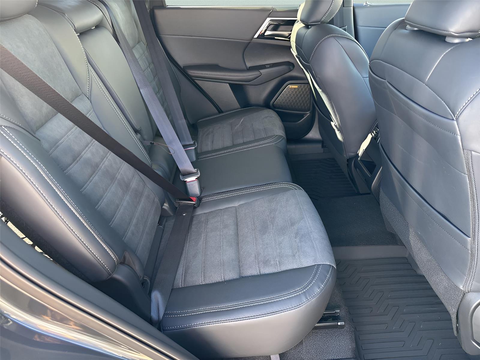 2026 Mitsubishi Outlander SE - Photo 28