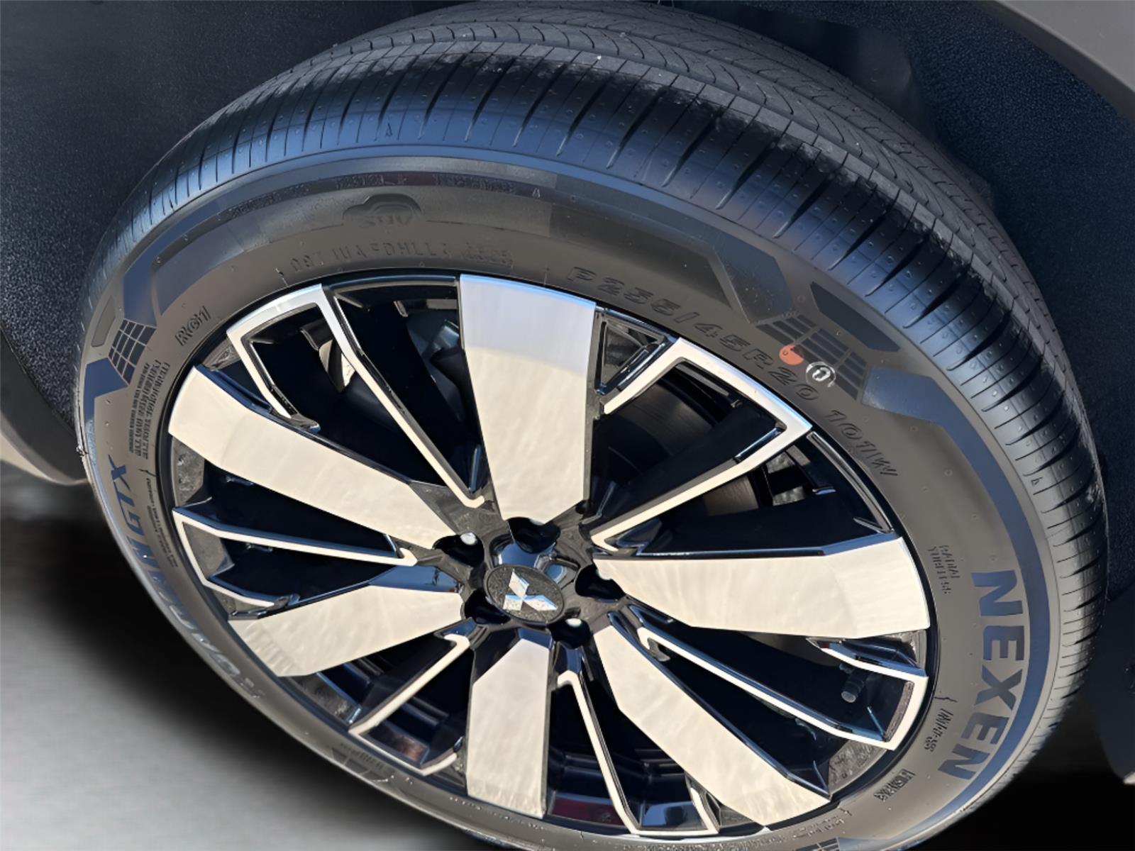 2026 Mitsubishi Outlander SE - Photo 13