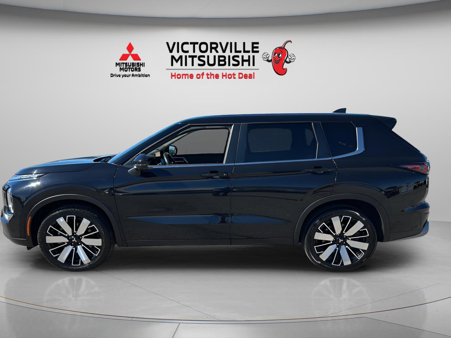 View vehicle photo 4