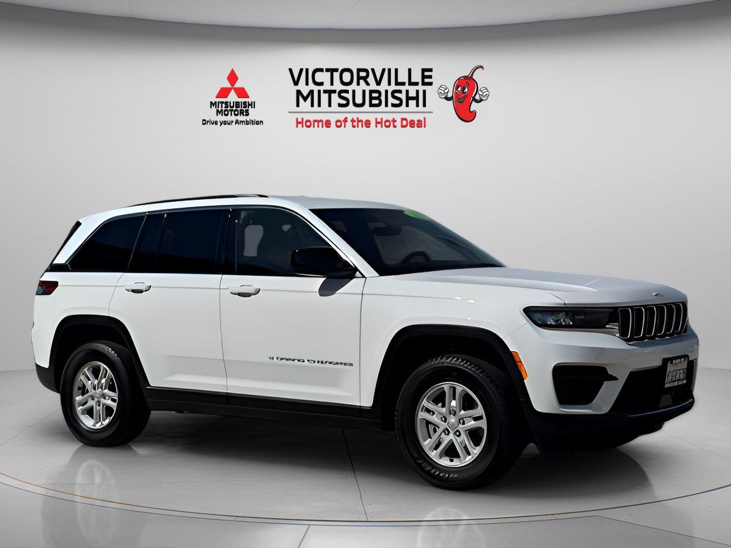Bright White Clearcoat 2025 Jeep Grand Cherokee SUV / Crossover 4X2 8-Speed Automatic