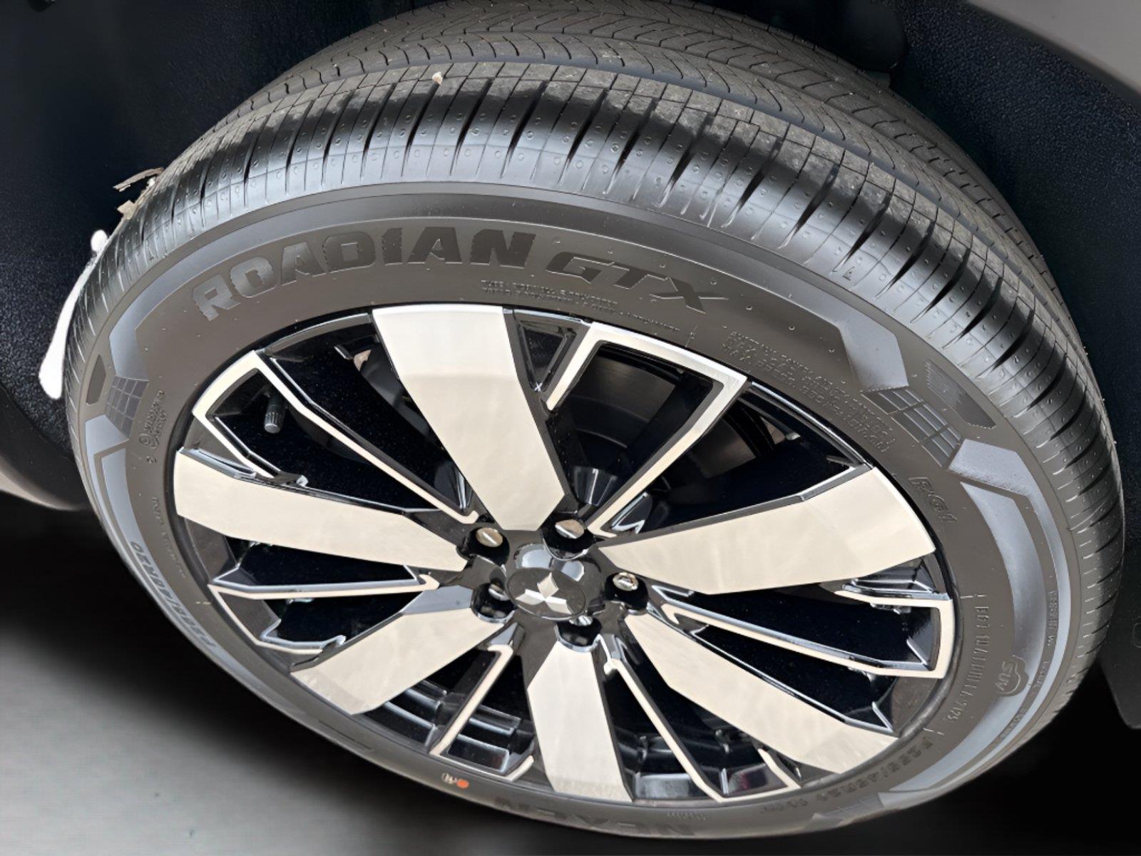 2025 Mitsubishi Outlander SE - Photo 13