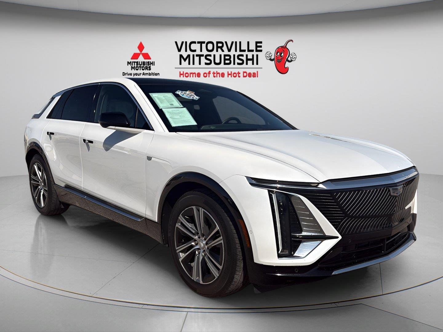 Crystal White Tricoat 2024 Cadillac LYRIQ SUV / Crossover Rear-Wheel Drive Automatic