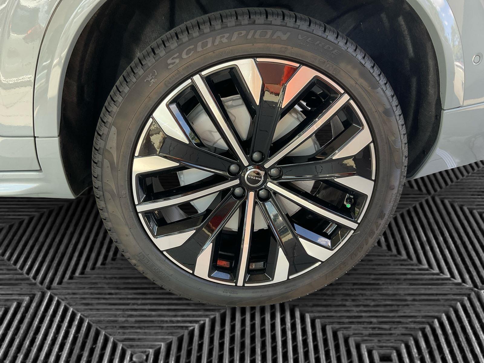 2026 Volvo XC90 Plus - Photo 14
