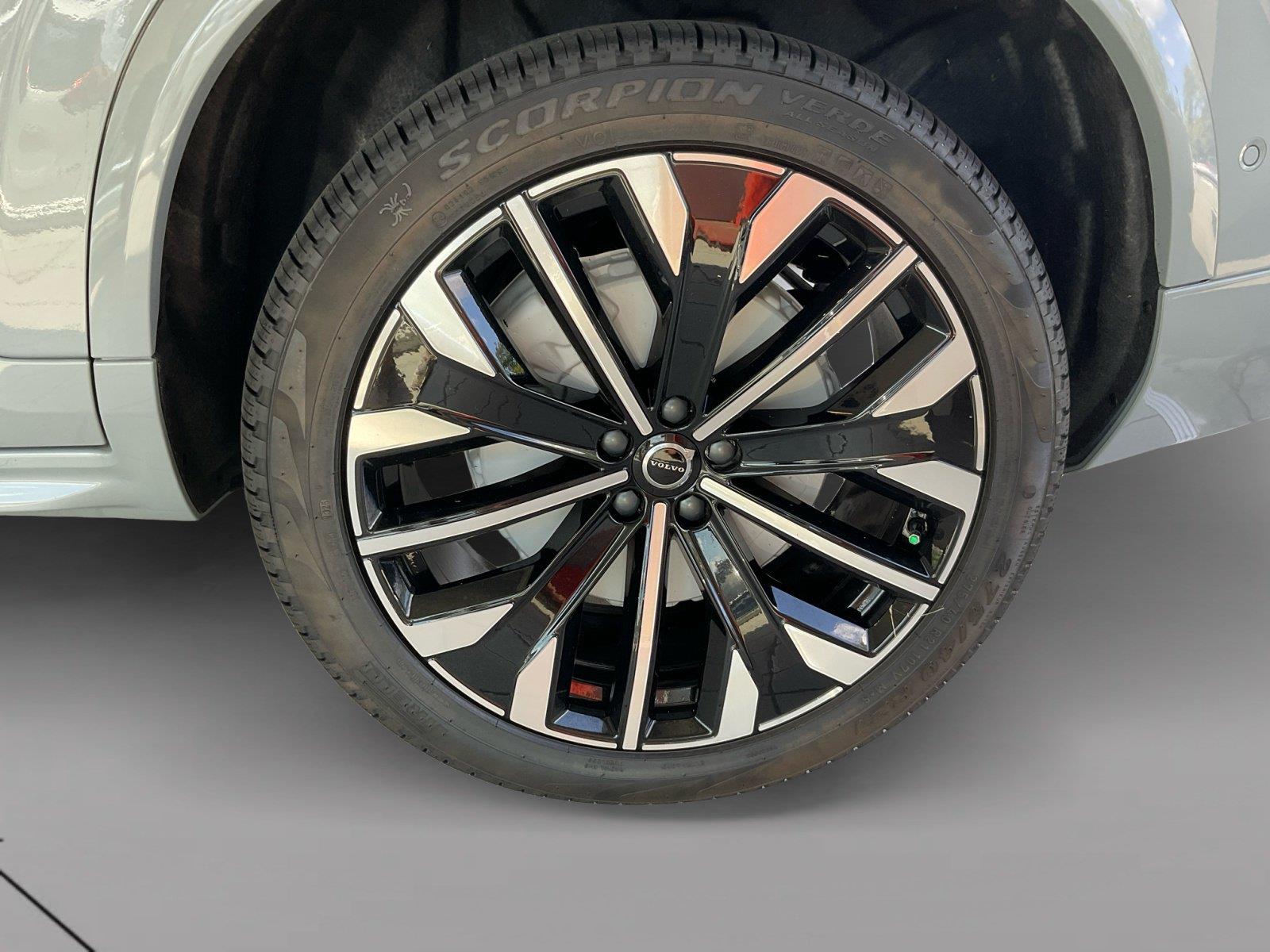 2026 Volvo XC90 Plus - Photo 14
