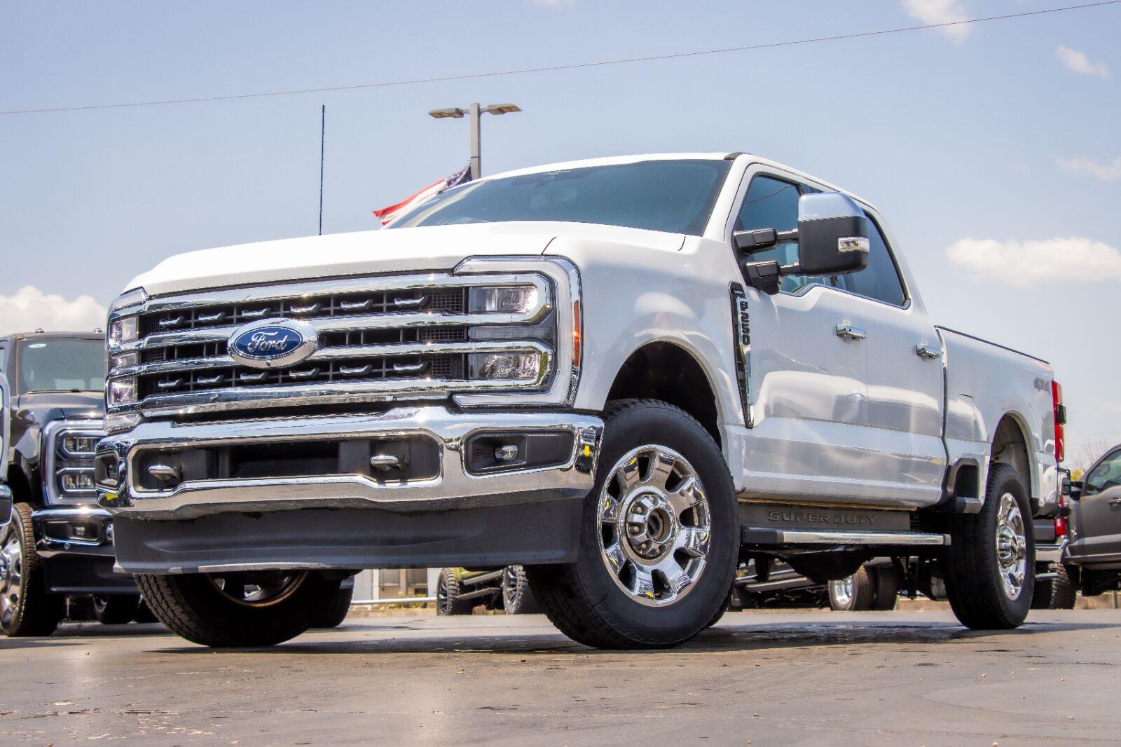  2023 Ford F-250 Super Duty Lariat Crew Cab 4WD   
