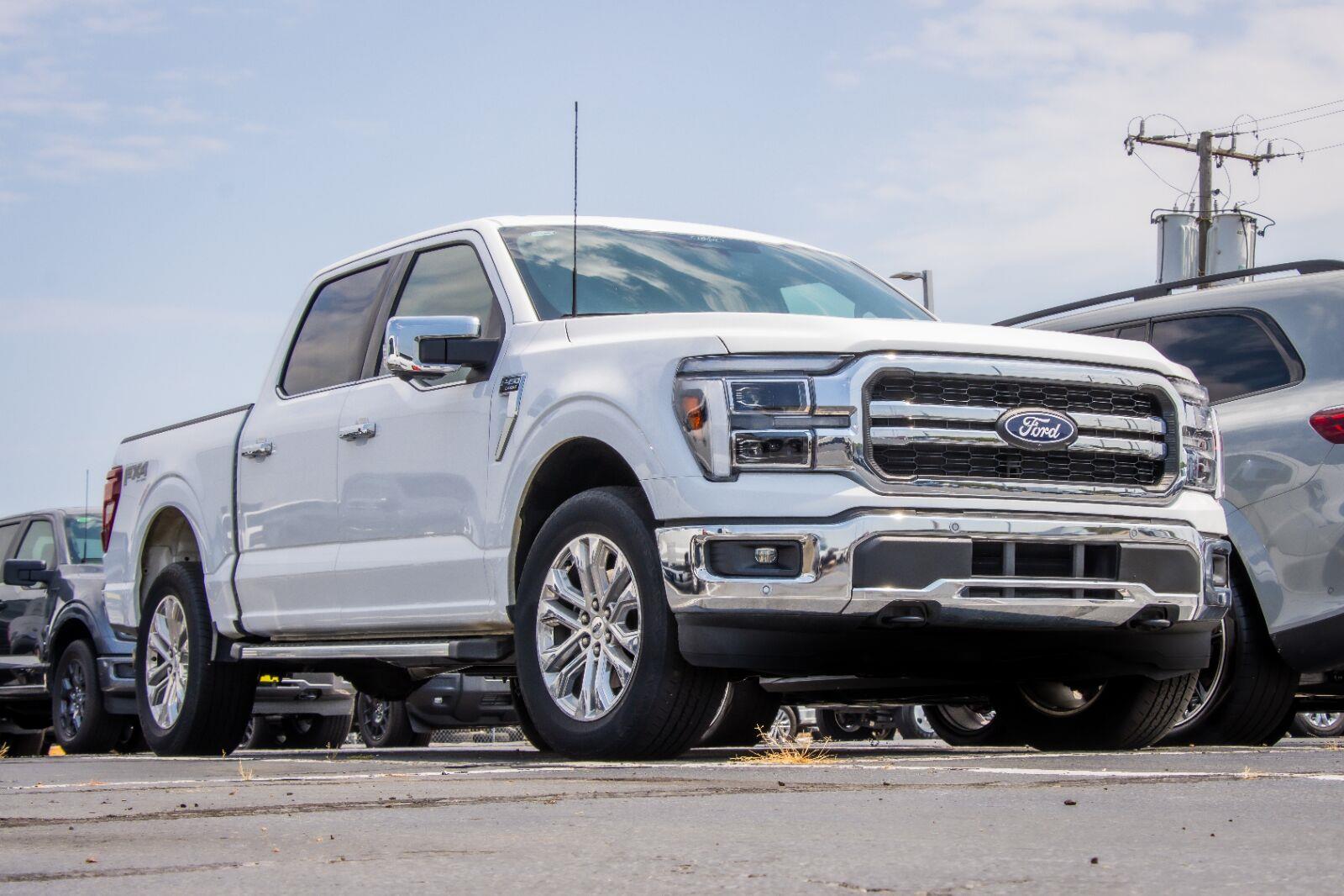 2025 Ford F-150 Lariat SuperCrew 4WD    