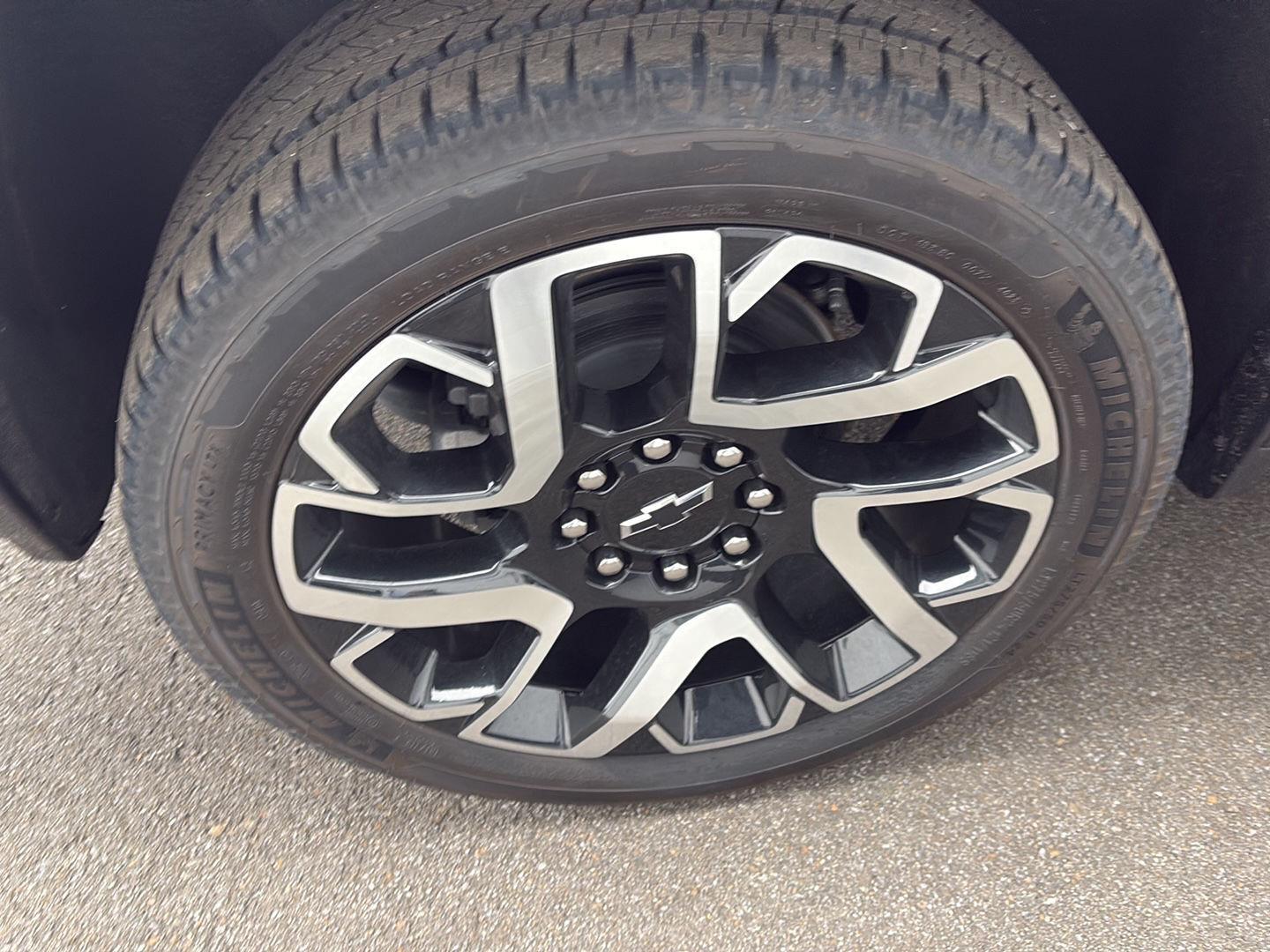 View vehicle photo 7