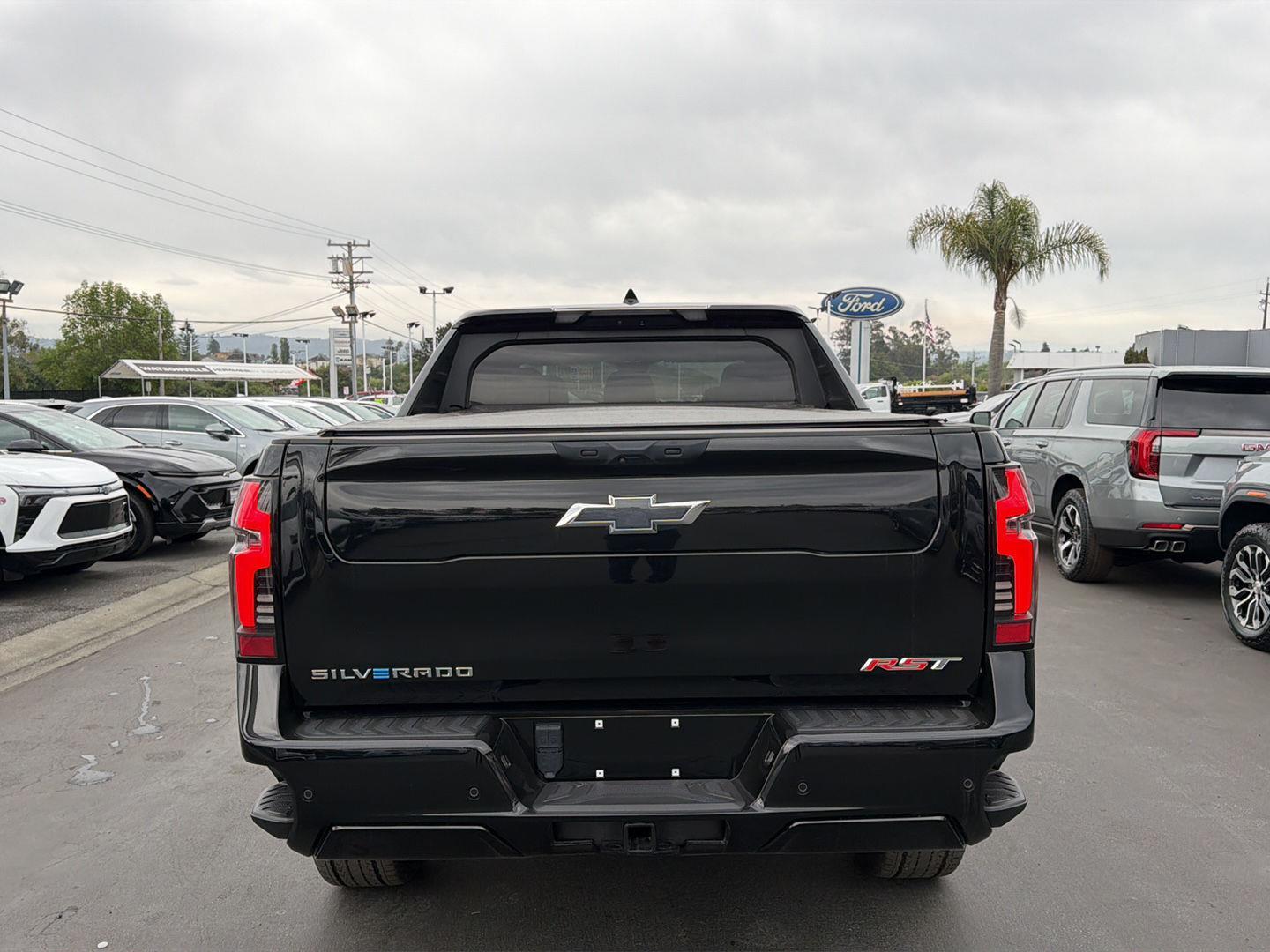 View vehicle photo 5