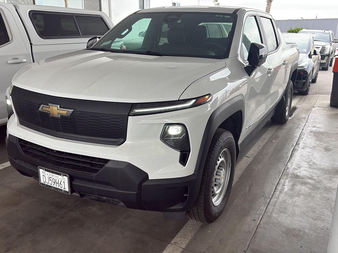 View vehicle photo 3