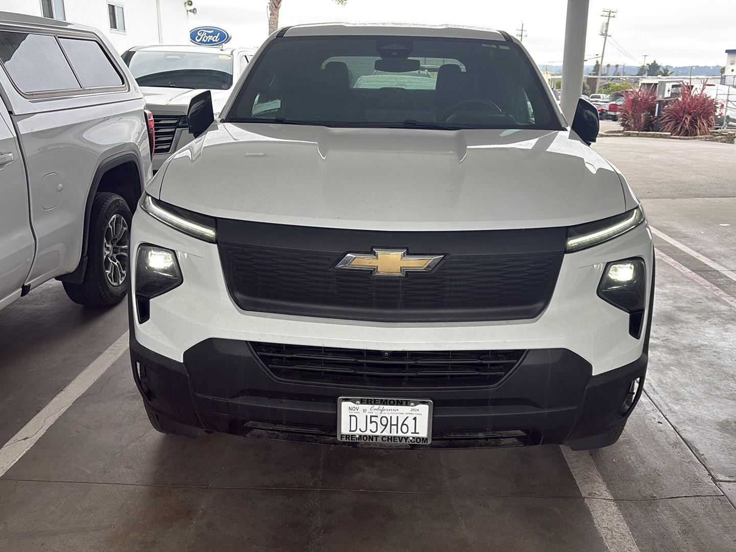 View vehicle photo 4