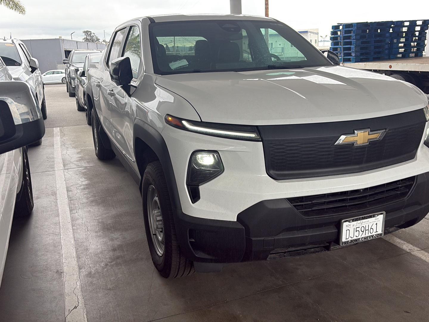 View vehicle photo 5