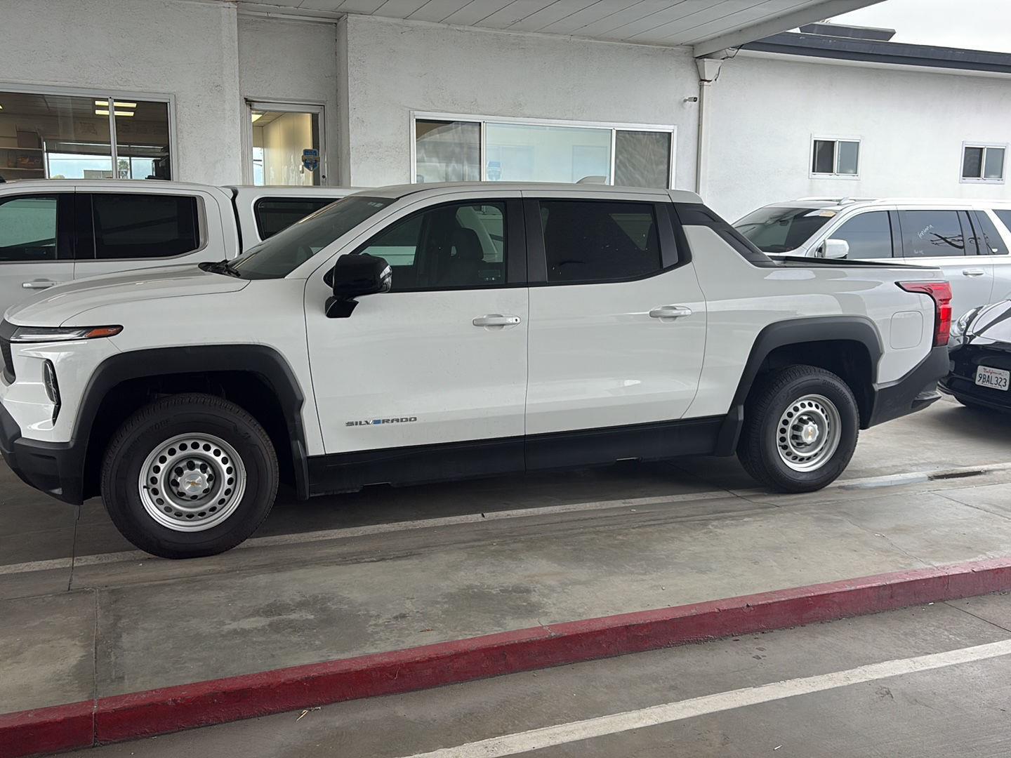 View vehicle photo 6