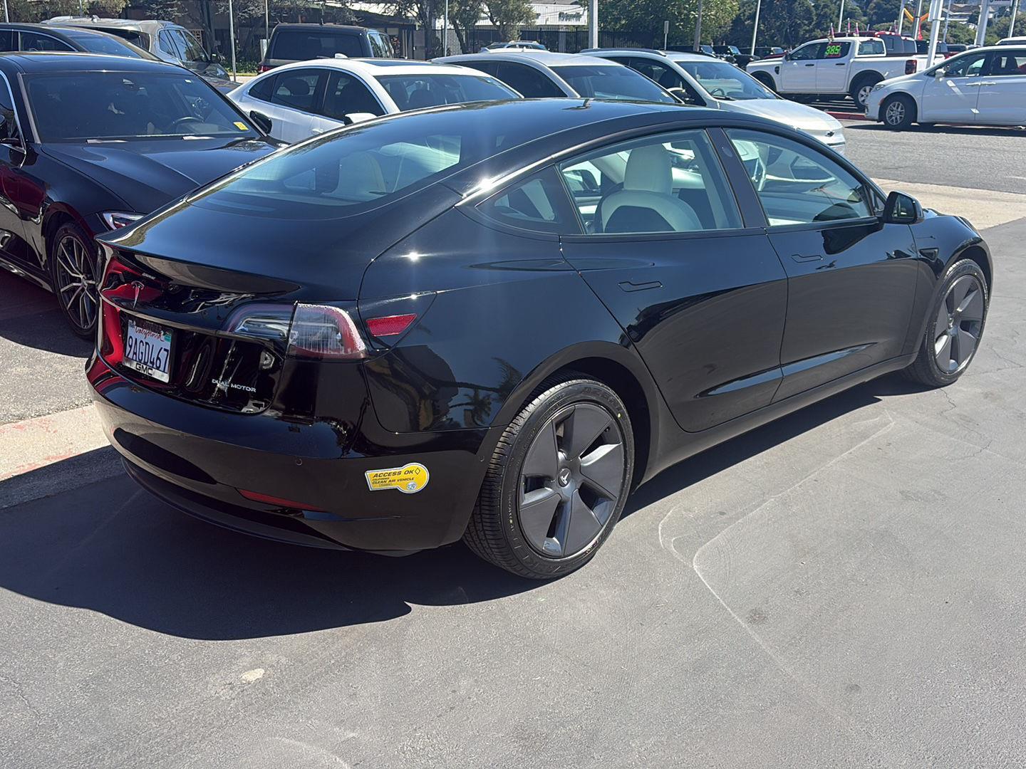 View vehicle photo 3