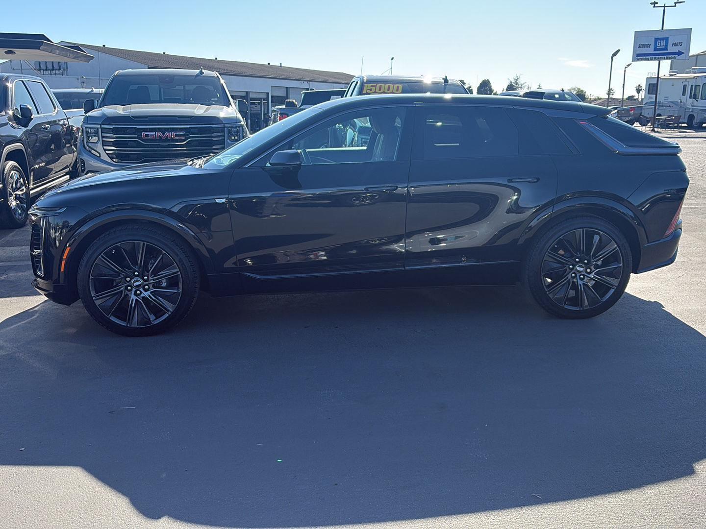 View vehicle photo 3