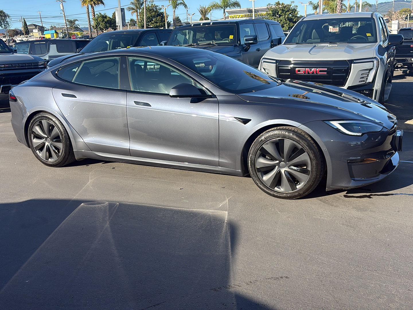 View vehicle photo 2