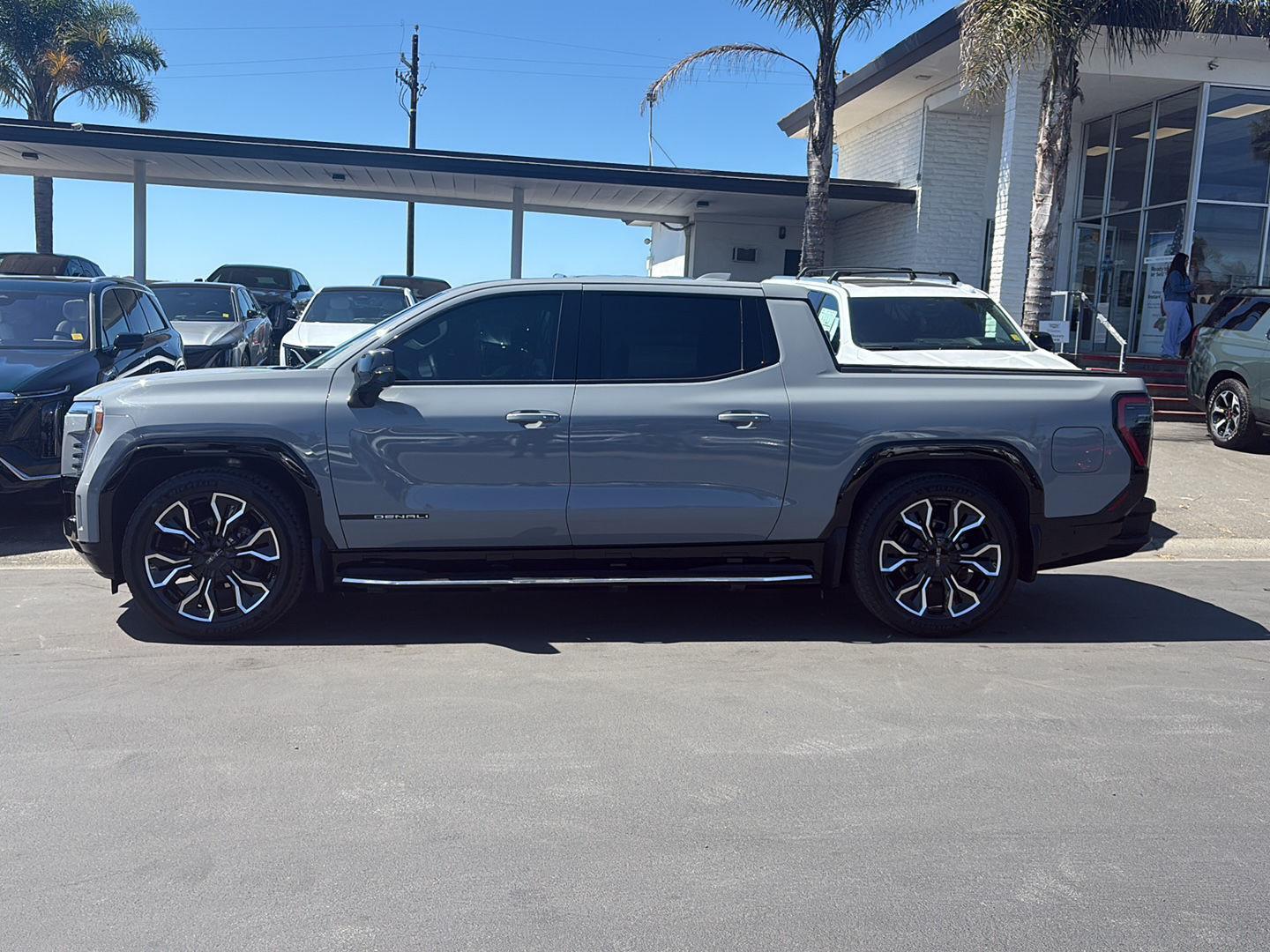 View vehicle photo 2