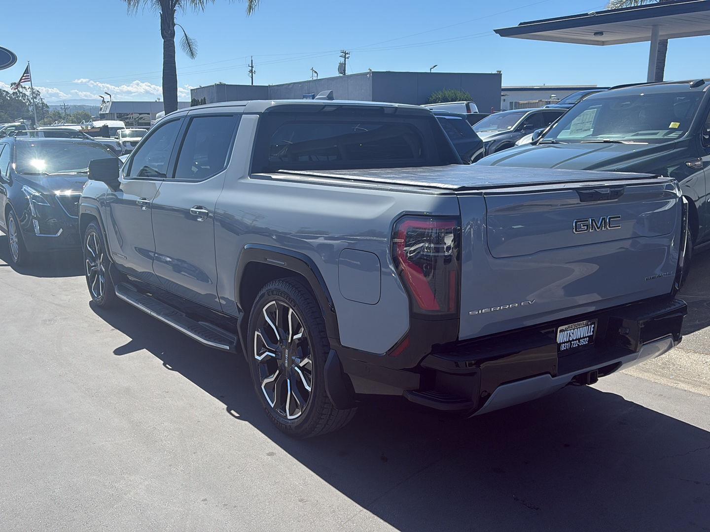 View vehicle photo 3