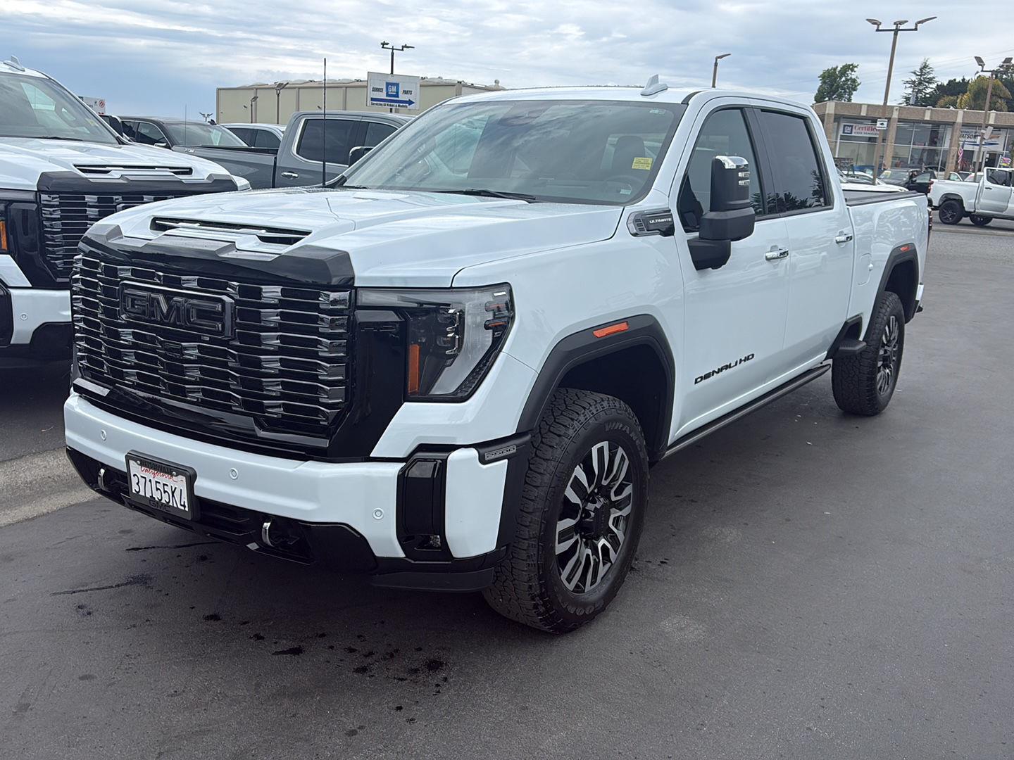Glacier White Tricoat 2026 GMC Sierra 2500HD Pickup Truck Four-Wheel Drive Automatic