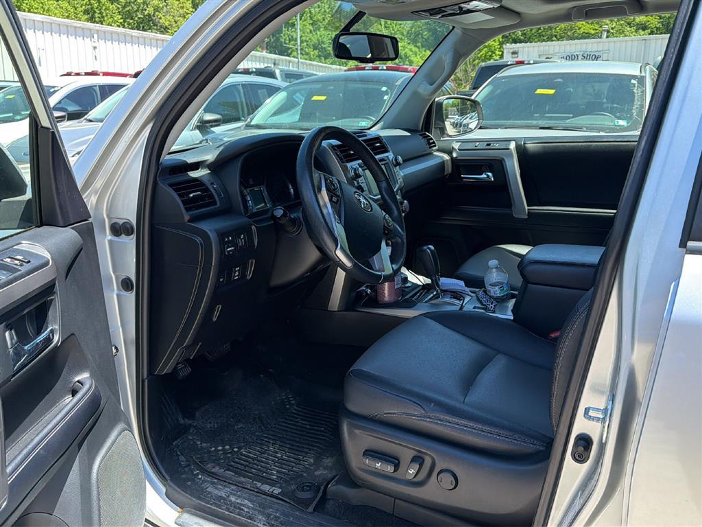 2019 Toyota 4Runner SR5 Premium - 8